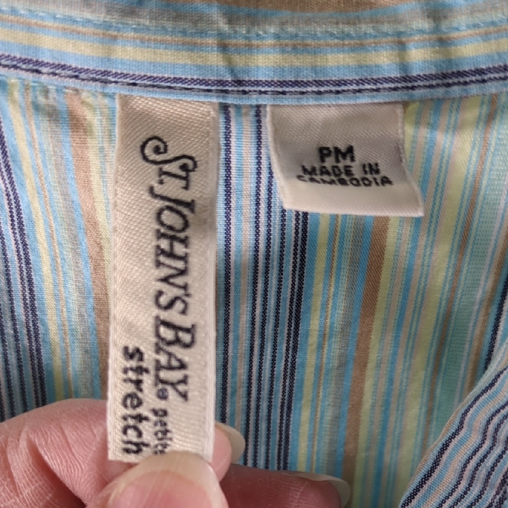 St. John's Bay Green and Blue Button Down Shirt - Picture 2 of 4